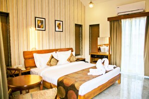 Minibar, Schreibtisch, laptopgeeigneter Arbeitsplatz