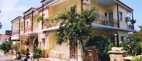 Façana frontal de l'allotjament