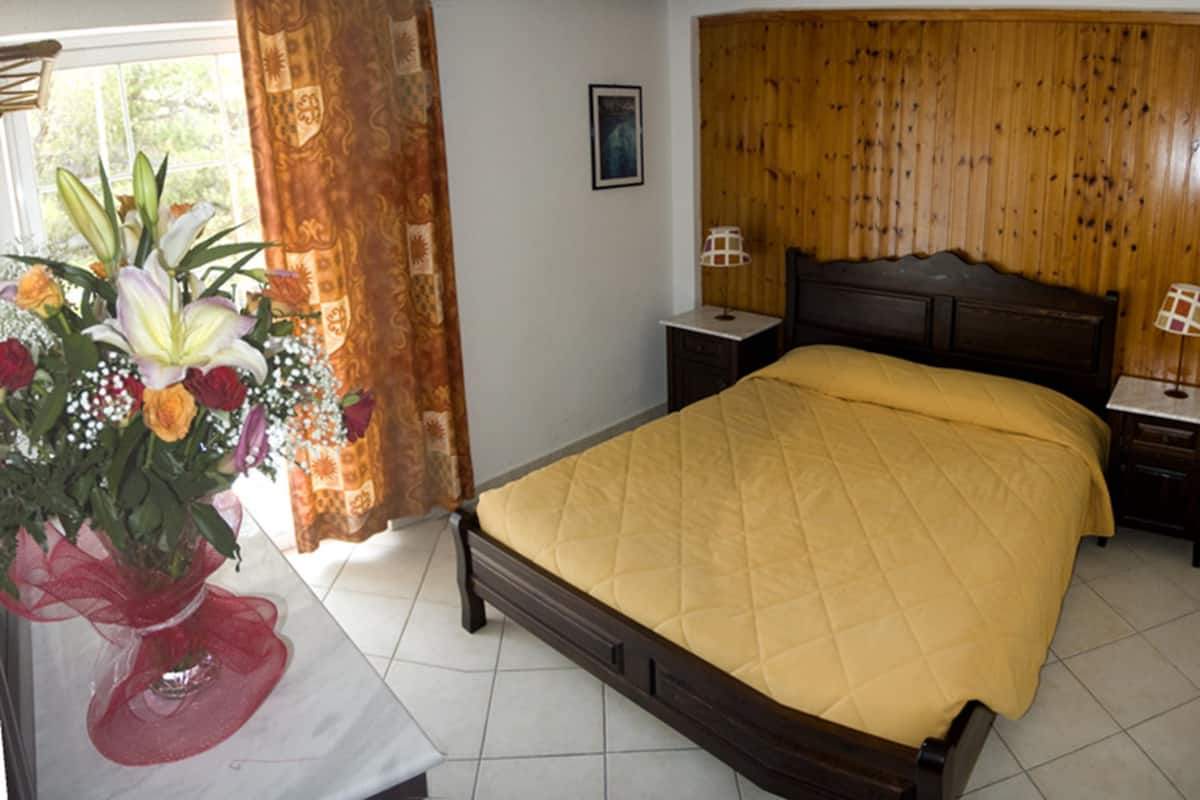 Apartment, 1 Bedroom (2 Adults) | Katil bayi/kot (percuma), Wi-fi percuma, cadar katil