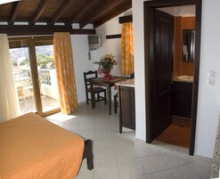 Apartamento, 1 quarto (2 Adults) | Quartos à prova de som, berços grátis, Wi-Fi de cortesia, roupa de cama
