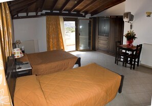 Soundproofing, cribs (free), WiFi (free), bed sheets - Aphrodite Lemnos (Lemnos)