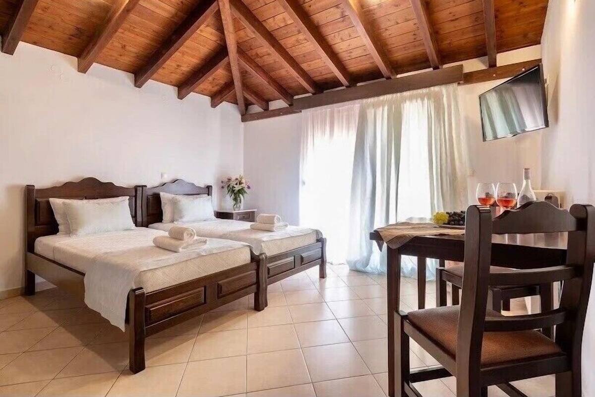 Apartamento, 1 quarto (2 Adults) | Quartos à prova de som, berços grátis, Wi-Fi de cortesia, roupa de cama