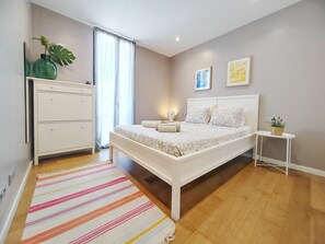1 bedroom, premium bedding, down duvets, Select Comfort beds - Bo&Co Apartments Sitges (Sitges)