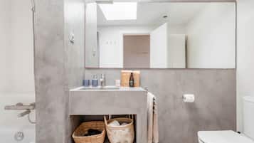 Appartement Duplex Deluxe, 3 chambres, piscine privée, vue jardin | Salle de bain