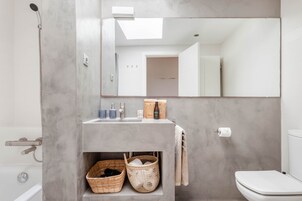 Deluxe Duplex, 3 Bedrooms, Private Pool, Garden View | Bathroom