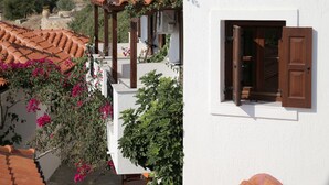 A white building with a tiled roof and a wooden pergola. - Yalis Hotel (Alonissos)