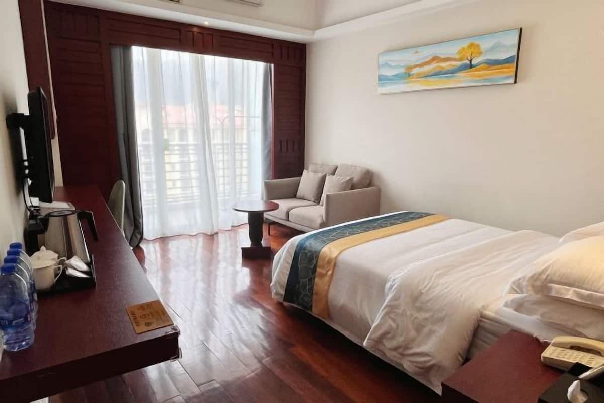 Minibar, in-room safe, desk, blackout curtains