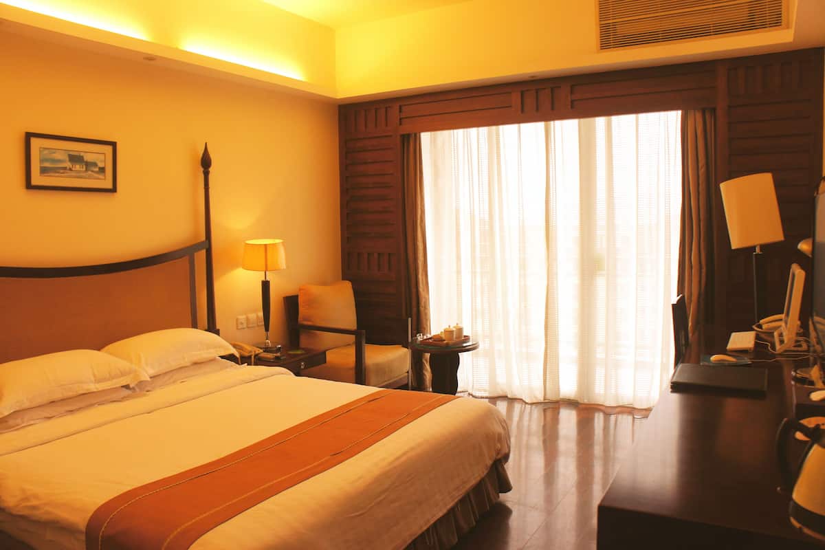 Minibar, in-room safe, desk, blackout curtains