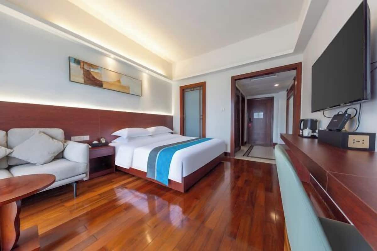 Minibar, in-room safe, desk, blackout curtains