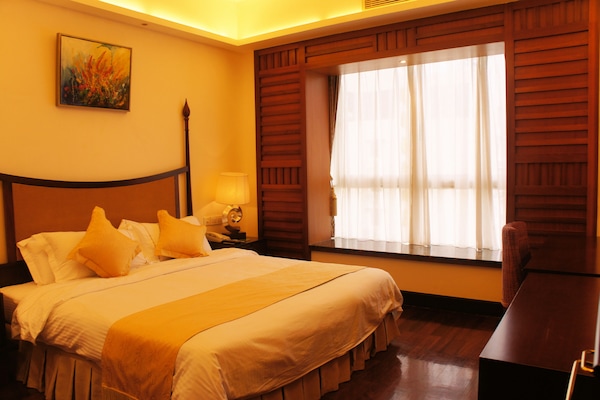 Minibar, in-room safe, desk, blackout drapes