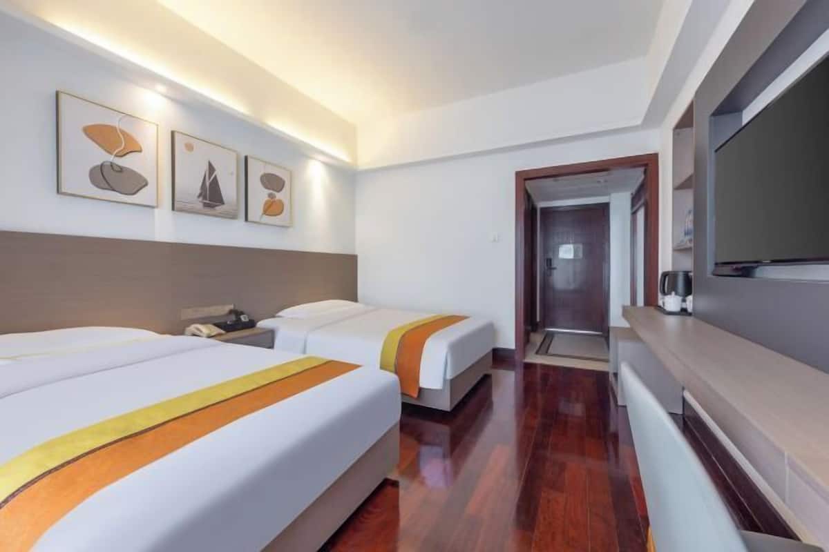 Minibar, in-room safe, desk, blackout curtains
