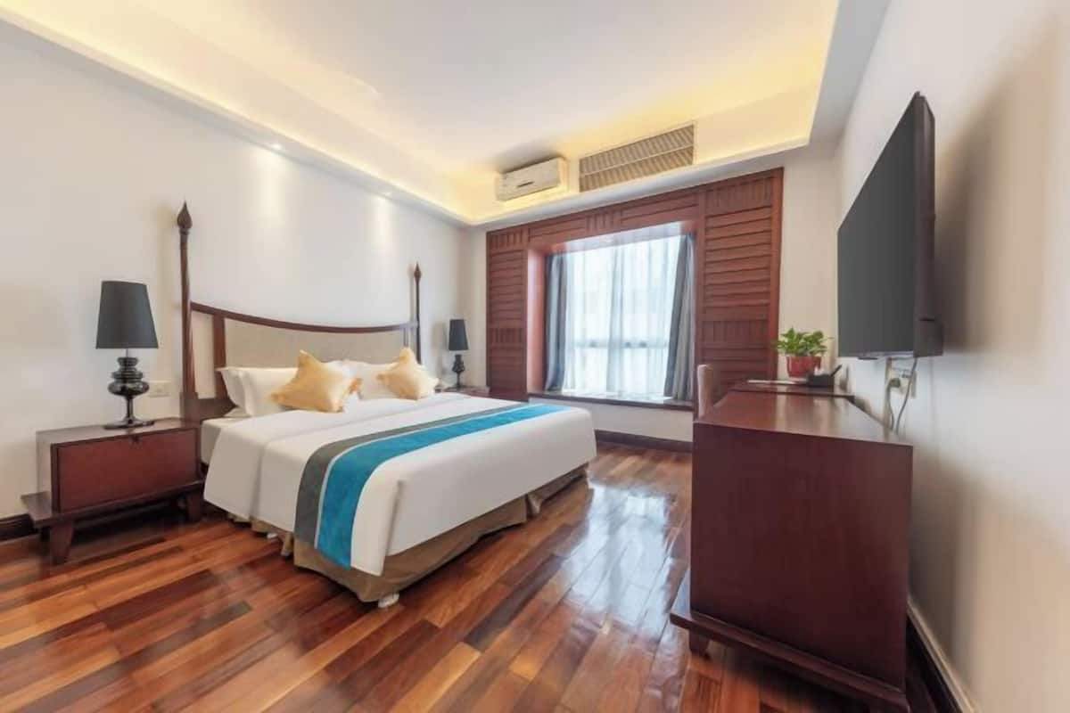 Minibar, caja fuerte, escritorio y cortinas opacas