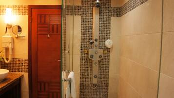 Executive Suite | Bathroom | Shower, towels