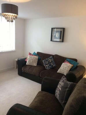 Flat-screen TV - Mossie Apartment (Ayr)