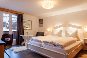 Cofres nos quartos, escrivaninha, Wi-Fi de cortesia, roupa de cama