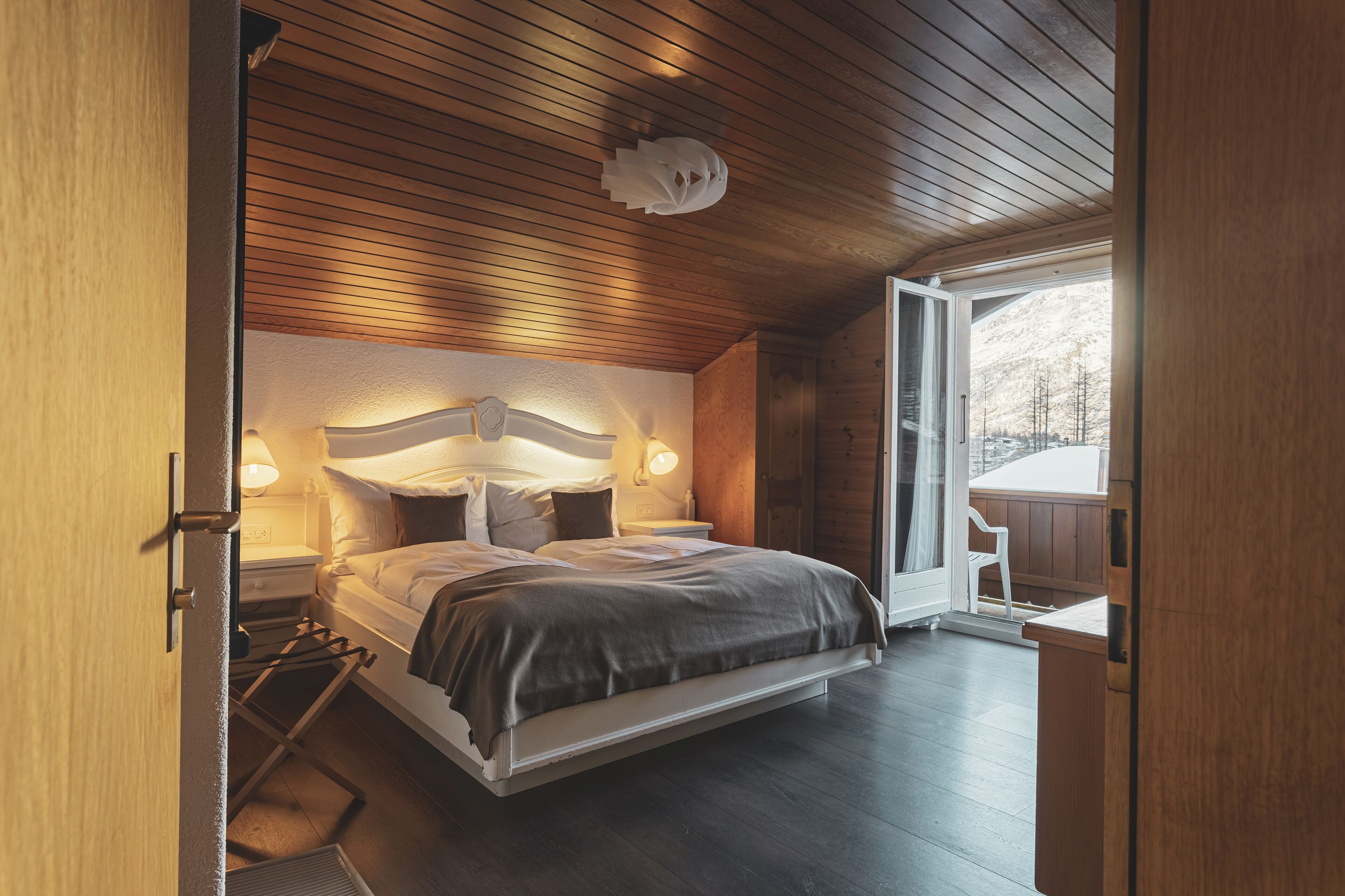 family room, 2 bedrooms | in-room safe, desk, free wifi, bed sheets