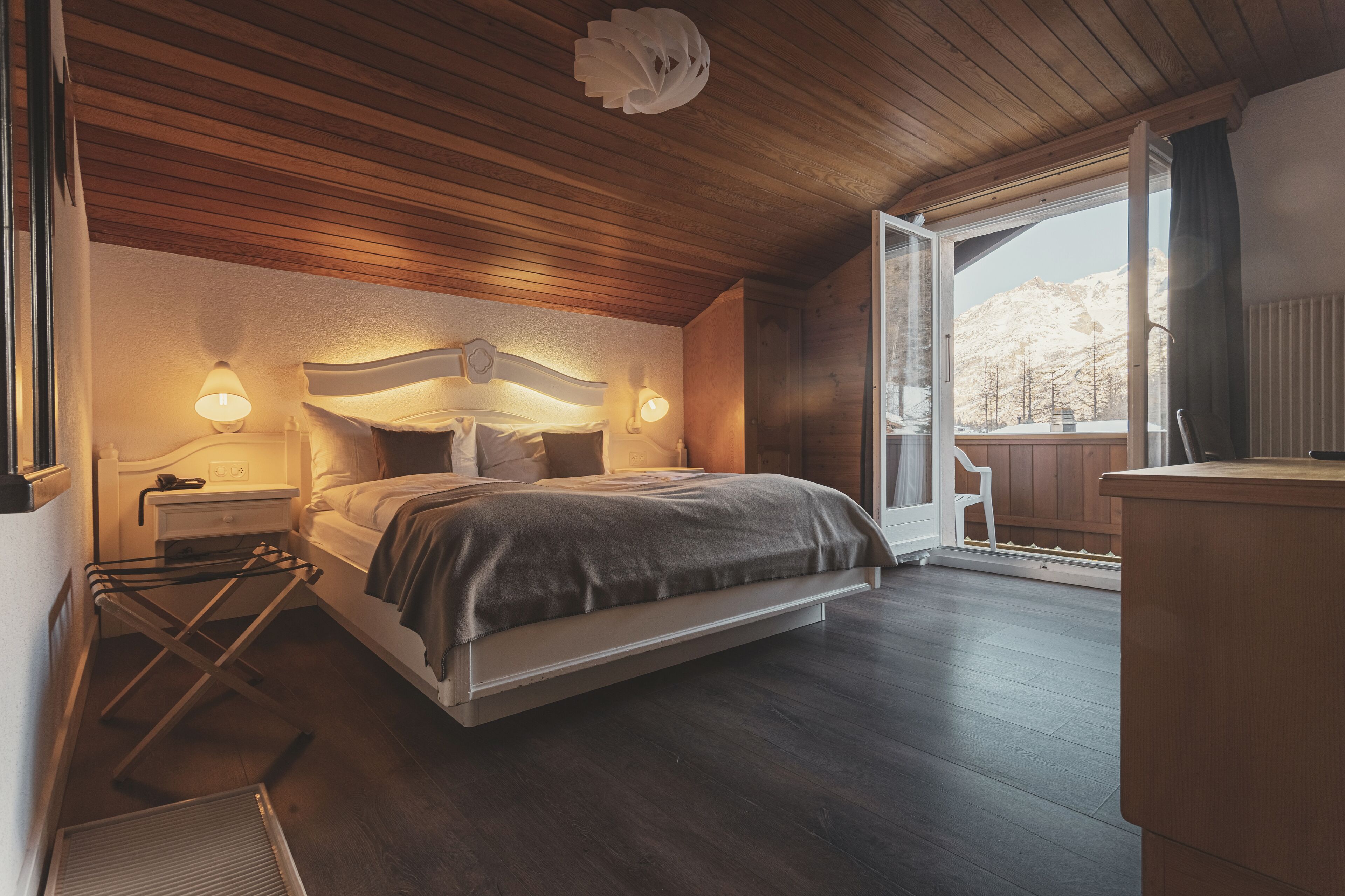 family room, 2 bedrooms | in-room safe, desk, free wifi, bed sheets