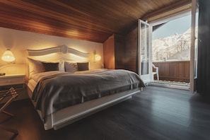 Family Room, 2 Bedrooms | In-room safe, desk, free WiFi, bed sheets