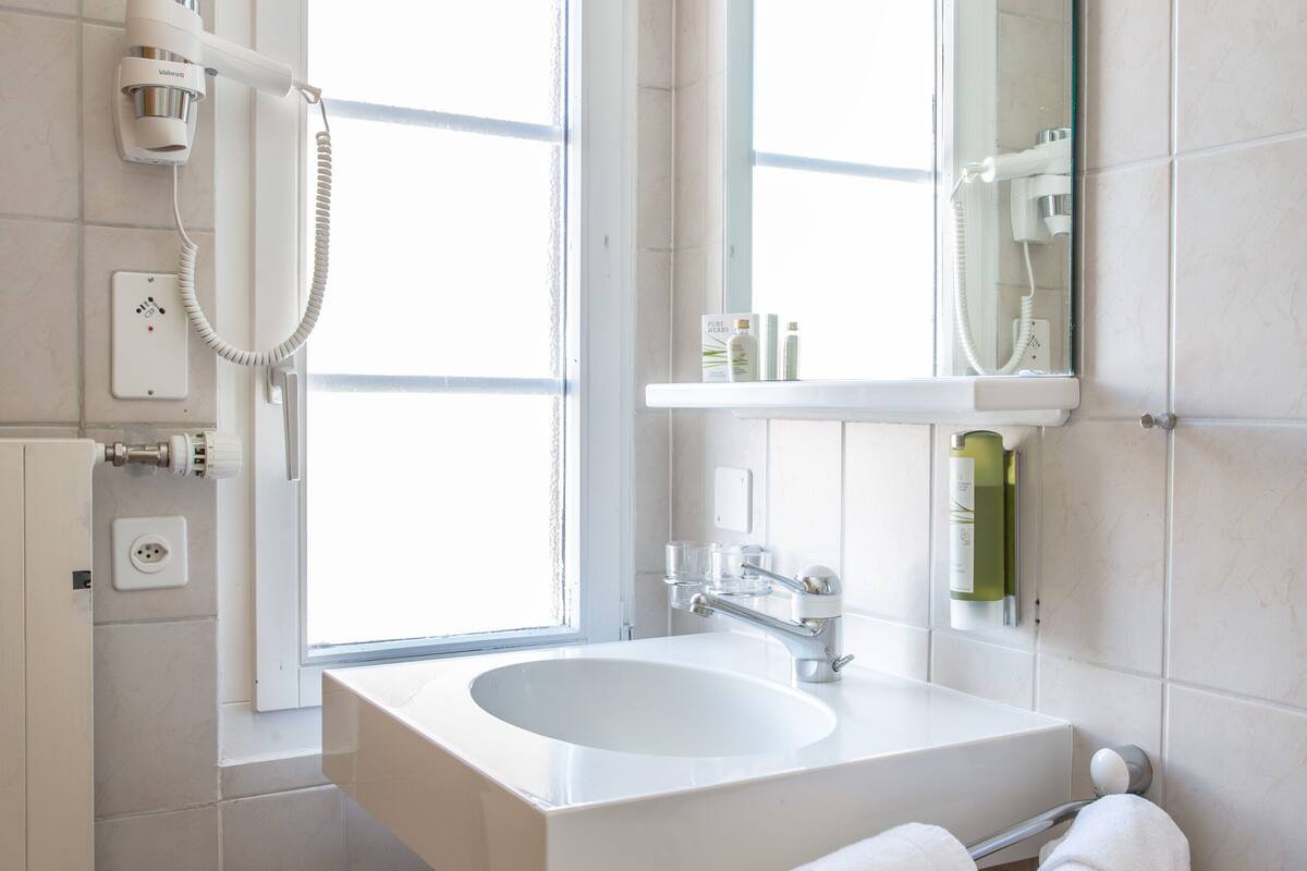 double room | bathroom | free toiletries, hair dryer, towels