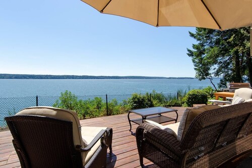 Island house located on Stretch Island close to Fair Harbor