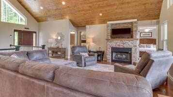 9 quartos, berço de viagem, Wi-Fi de cortesia, roupa de cama