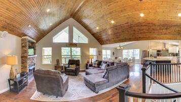 Smart TV, fireplace, DVD player, ping pong