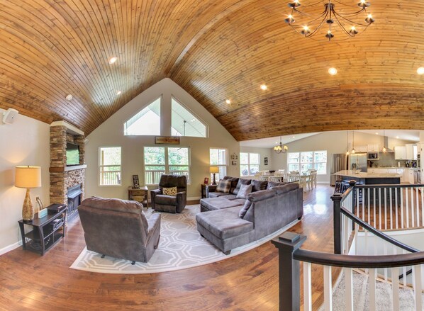 Smart TV, fireplace, DVD player, table tennis