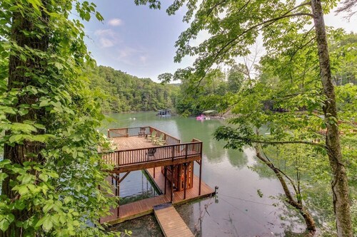 9Bed/9Bath Private Dock Large Cove Near Popular Marinas