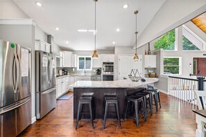 Private kitchen - Fall Special! 4+nights @ 15% off  | 9BR/9BA Private Dock + Hot Tub | Quiet Cove (LaFollette)