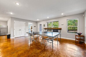 Games room - Fall Special! 3+nights @ 15% off  | 9BR/9BA Private Dock + Hot Tub | Quiet Cove (LaFollette)