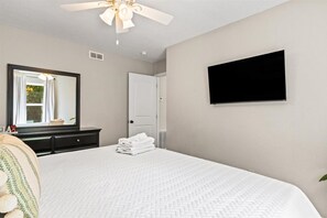 king on main level  - Fall Special! 4+nights @ 15% off  | 9BR/9BA Private Dock + Hot Tub | Quiet Cove (LaFollette)