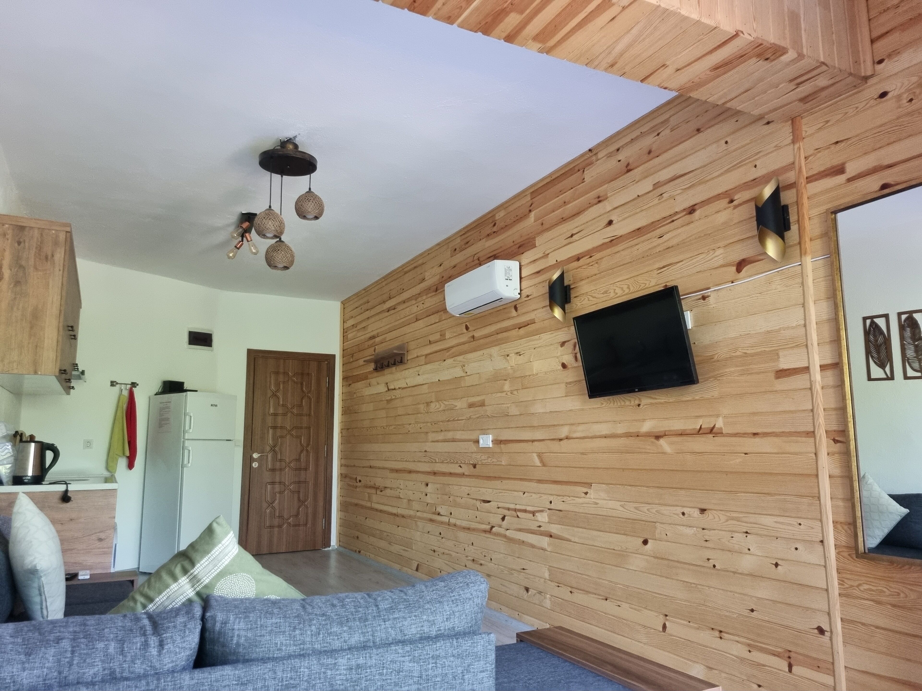 deluxe condo | 2 bedrooms, individually decorated, individually furnished