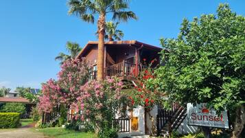 Fachada de la propiedad