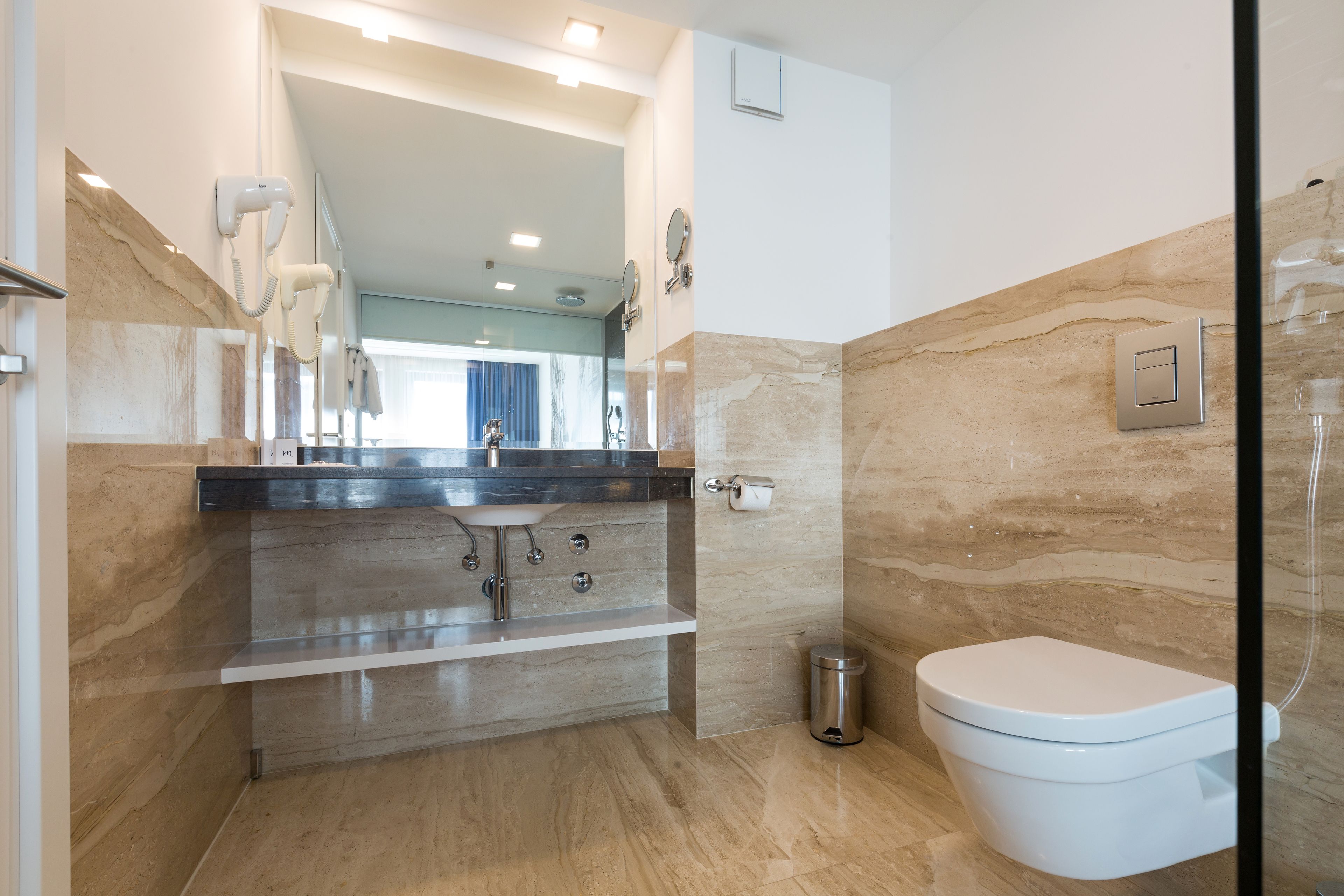 business double room, 1 king bed | bathroom | shower, free toiletries, hair dryer, towels