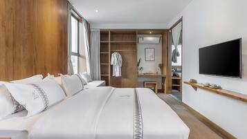 Courtyard 2-Deluxe Double Room, Bathtub, Mountain View | Premium bedding, down comforters, Select Comfort beds, minibar