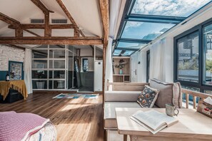 Courtyard3 Spring Honeymoon Suite with SPA Bath | Living area | 50-inch LED TV with cable channels, TV, pay movies - 3 Cottages of Deer Inn (Dali)