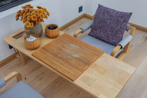 Courtyard 2-Deluxe Double Room, Bathtub, Mountain View | Living area - Floral Holiday Guesthouse (Dali)