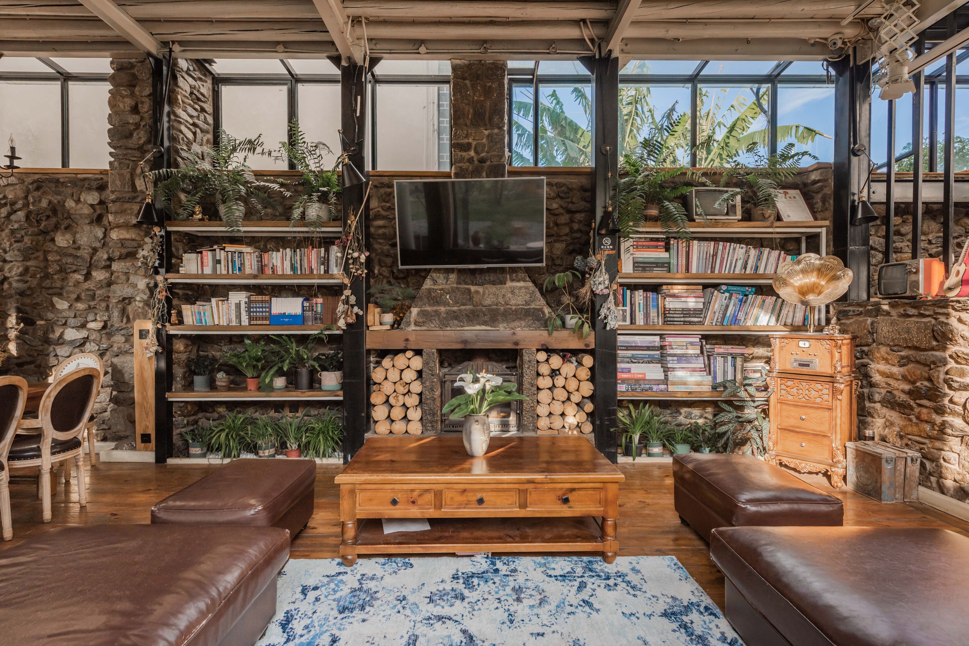 Comfort Cottage | Living area | 50-inch LED TV with cable channels, TV, pay movies