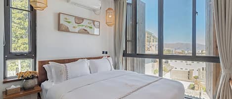 Courtyard2- Comfort Room | Premium bedding, down comforters, Select Comfort beds, minibar