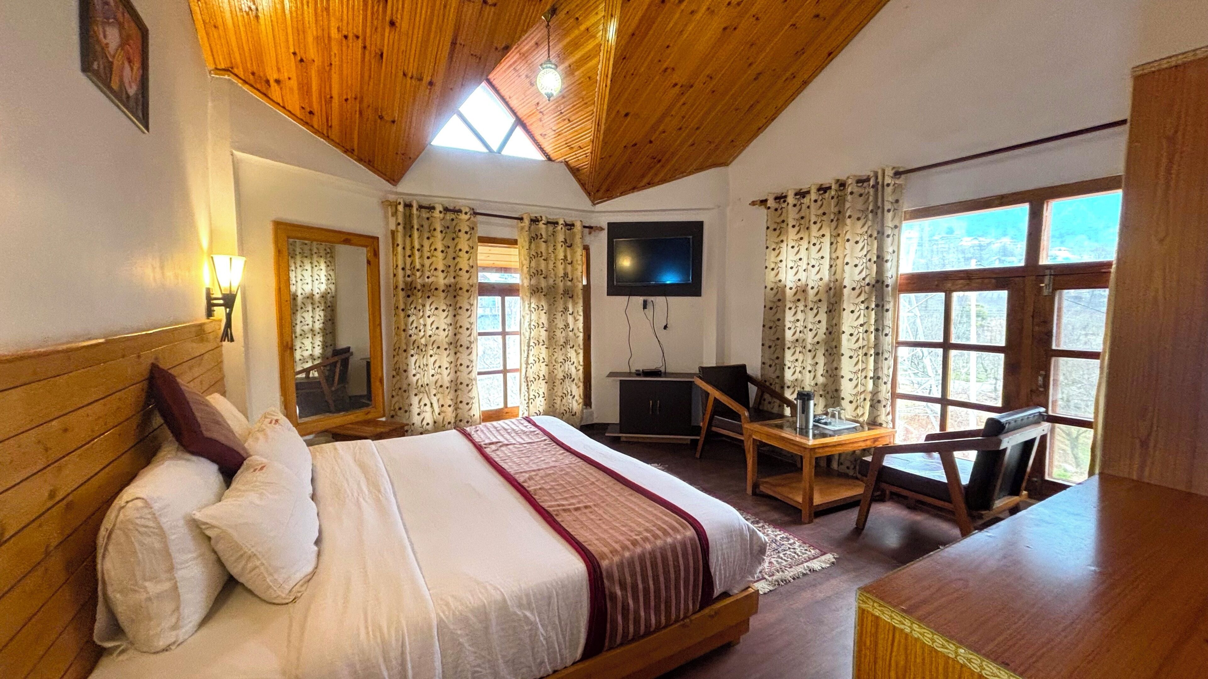Premium Room, 1 Double Bed, Mountain View, Mountainside | In-room safe, individually furnished, iron/ironing board, free WiFi