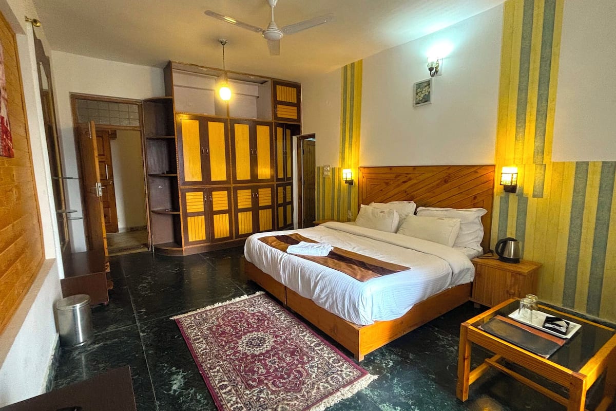 Pirpanjal Luxury Room | In-room safe, individually furnished, iron/ironing board, free WiFi