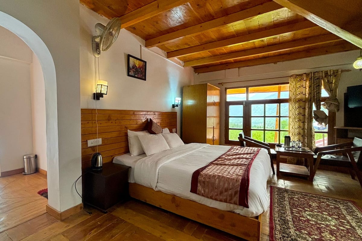 In-room safe, individually furnished, iron/ironing board, free WiFi