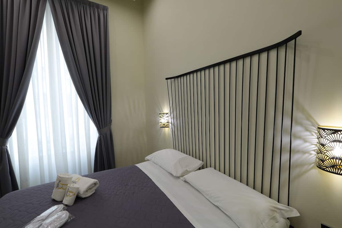 Inside Room With Balcony | 1 slaapkamer, luxe beddengoed, een minibar, een kluis op de kamer