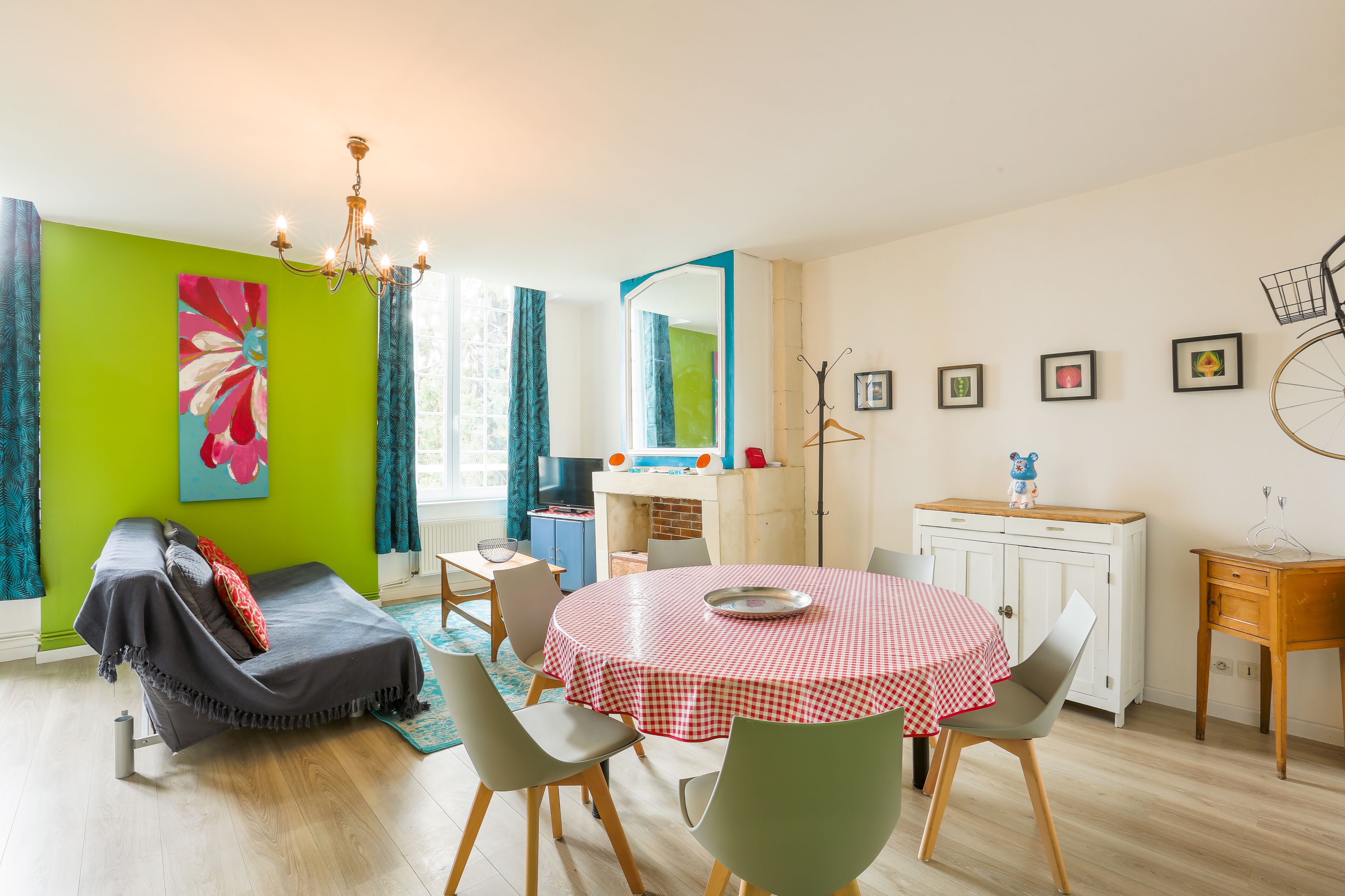 Superior-huoneisto, kylpyhuone makuuhuoneen yhteydessä (Scarlet Turgot) | Oleskelualue