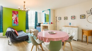 Apartamento superior, baño privado (Scarlet Turgot) | Zona de estar