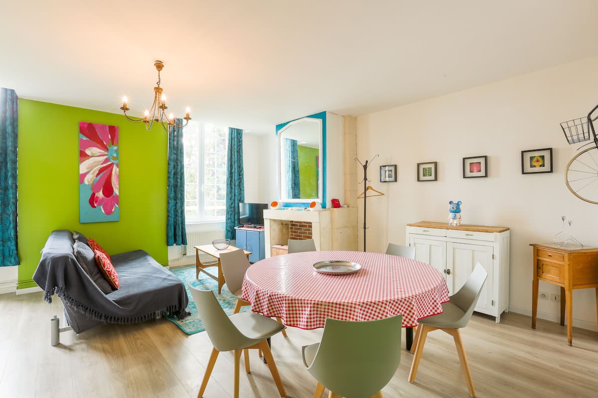 Superior Apartment, Ensuite (Scarlet Turgot) | Living area