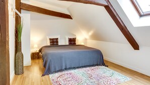 Apartamento superior, baño privado (Arabesque Turgot) | 3 dormitorios, cunas gratuitas, ropa de cama