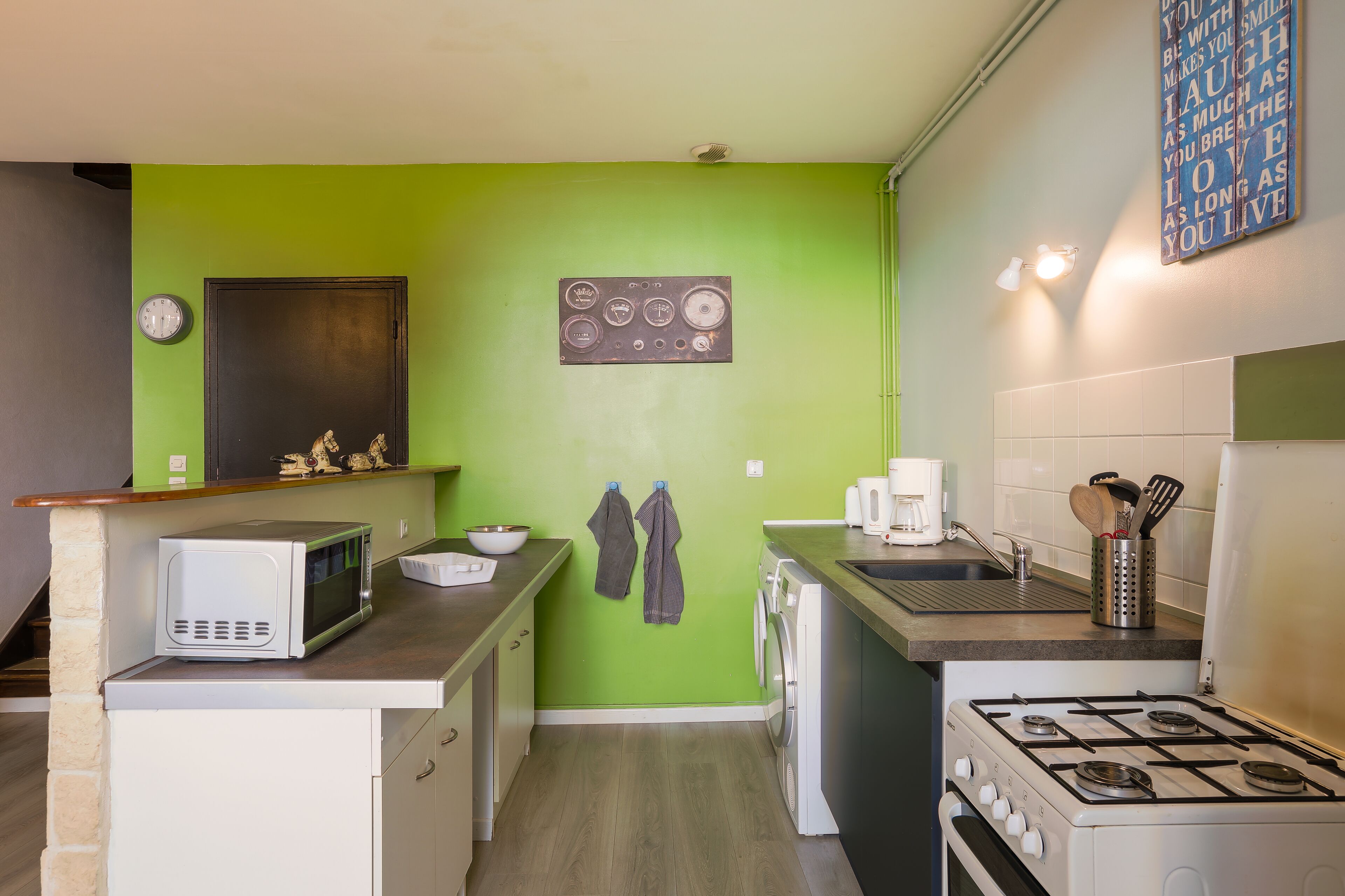 Superior Apartment, Ensuite (Scarlet Turgot) | Shared kitchen | Highchair