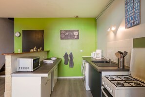 Superior-huoneisto, kylpyhuone makuuhuoneen yhteydessä (Scarlet Turgot) | Jaettu keittiö | Syöttötuoli