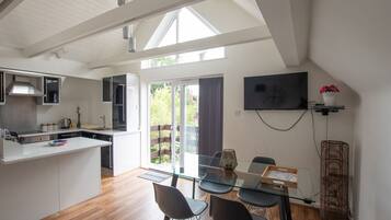 Penthouse, Private Bathroom | Dining